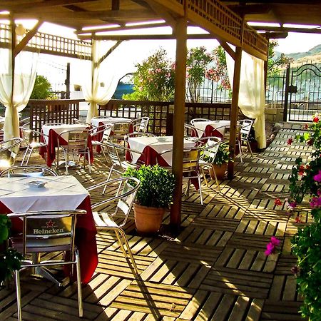Hotel Miramare Bosa Marina Buitenkant foto