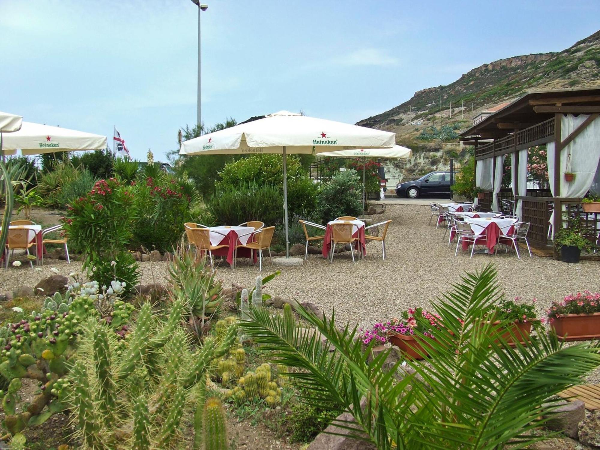 Hotel Miramare Bosa Marina Buitenkant foto