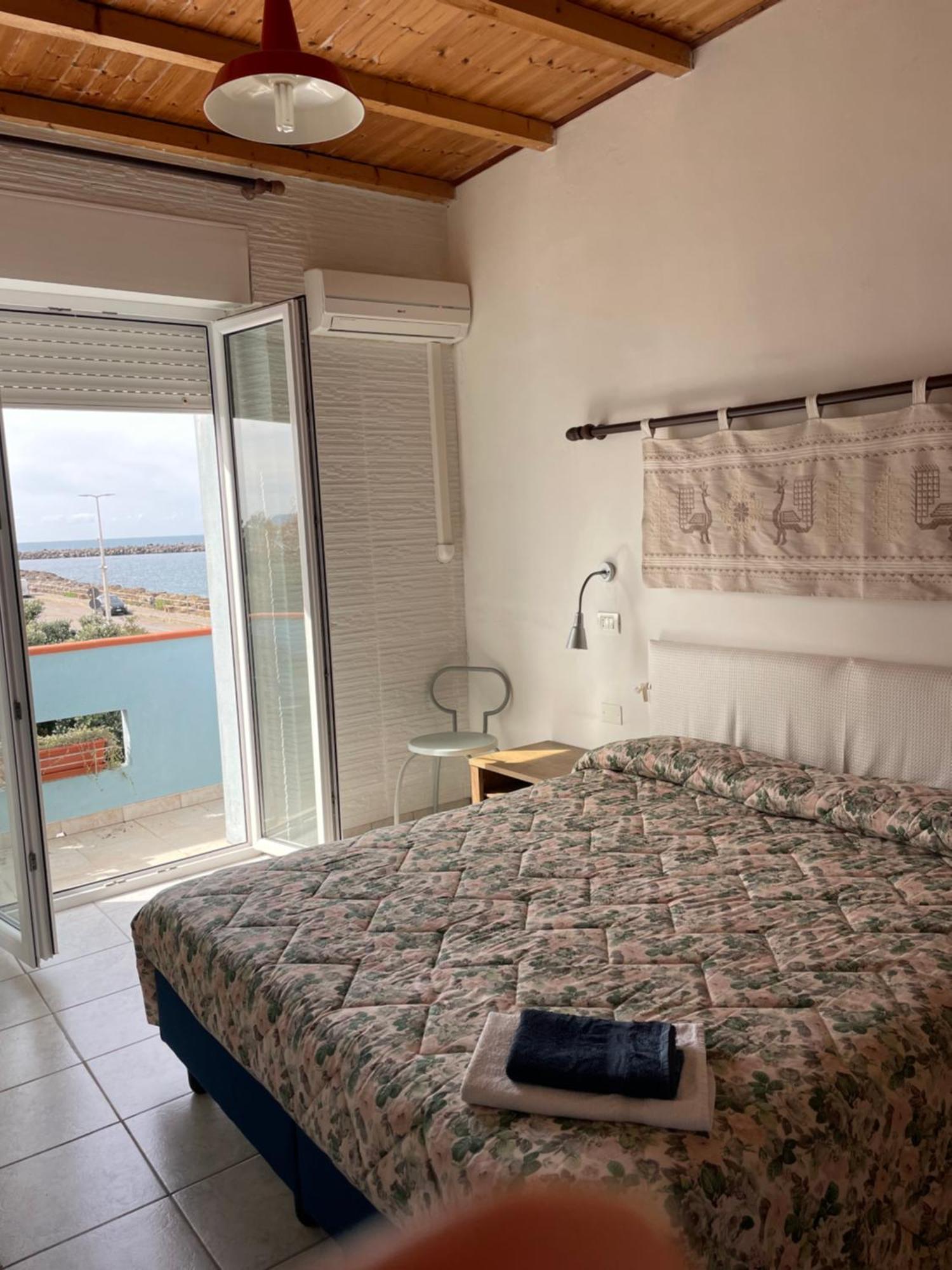 Hotel Miramare Bosa Marina Buitenkant foto