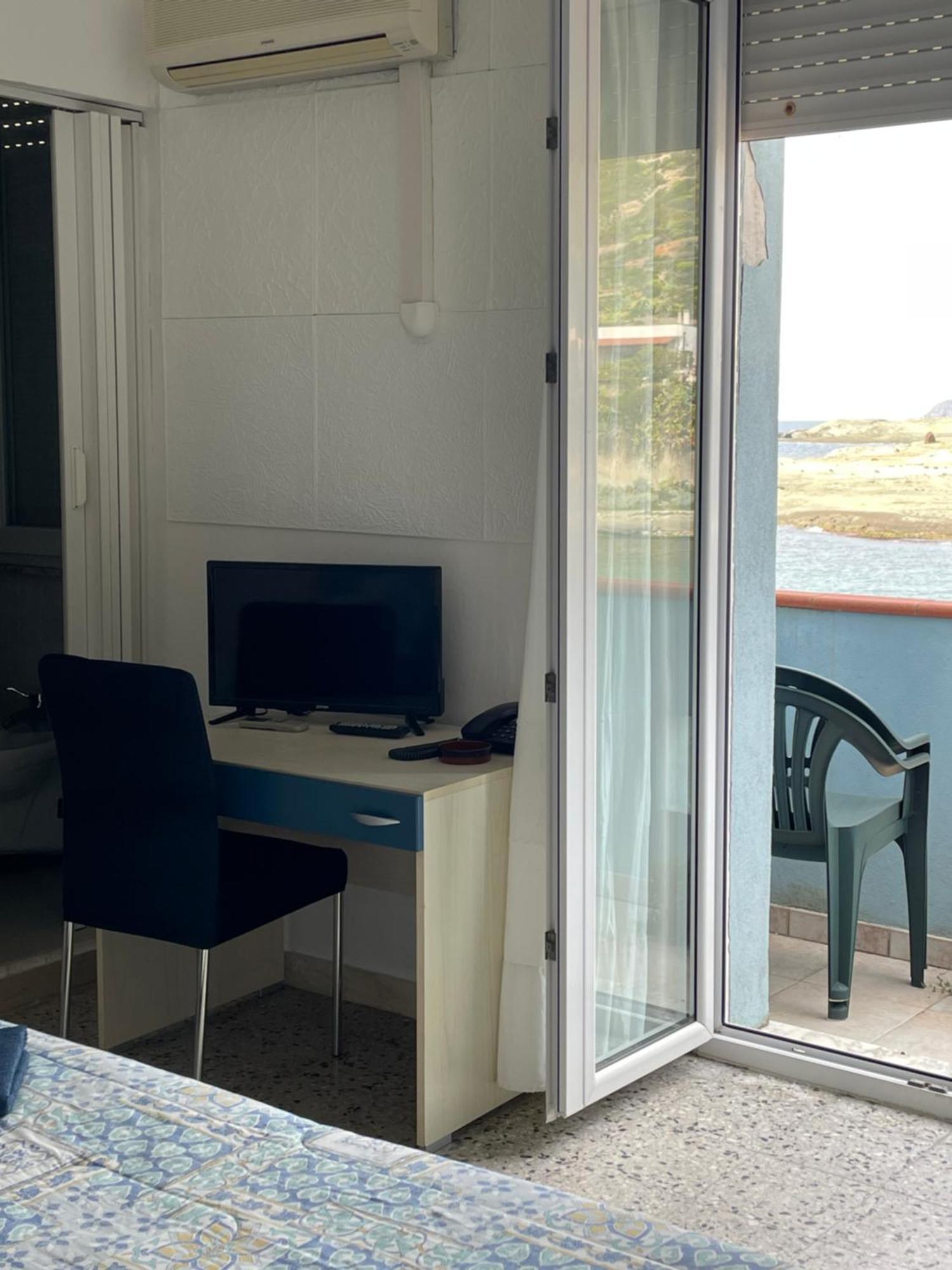 Hotel Miramare Bosa Marina Buitenkant foto
