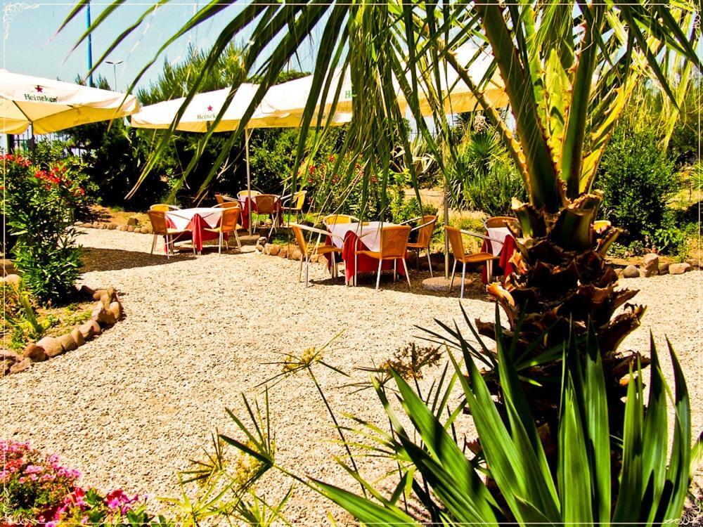 Hotel Miramare Bosa Marina Buitenkant foto